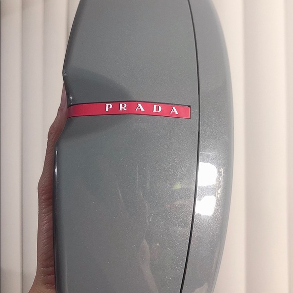 Prada Sunglasses with box - Picture 2 of 7